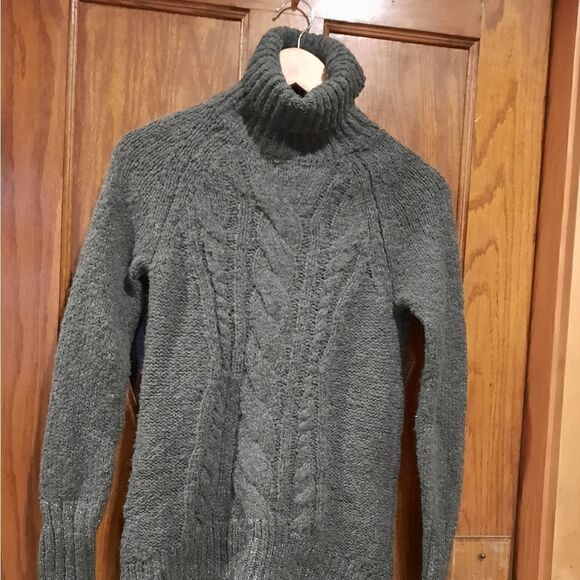 Simply Vera Wang Turtleneck Cable Knit Metallic High Low Sweater Grey Silver - Picture 2 of 13